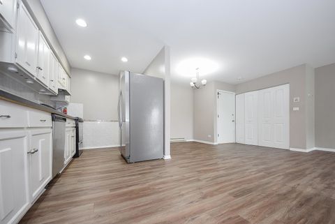 Tiny photo for 834 E Old Willow Road #210, Prospect Heights, IL 60070 (MLS # 12496177)