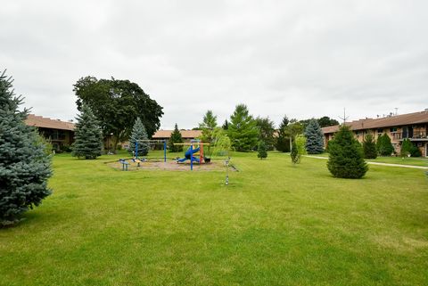Tiny photo for 834 E Old Willow Road #210, Prospect Heights, IL 60070 (MLS # 12496177)