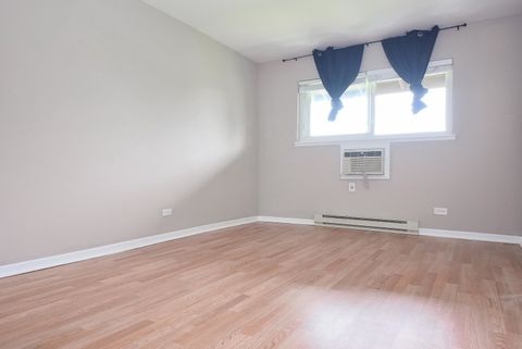 Tiny photo for 834 E Old Willow Road #210, Prospect Heights, IL 60070 (MLS # 12496177)
