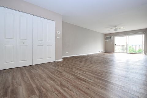 Tiny photo for 834 E Old Willow Road #210, Prospect Heights, IL 60070 (MLS # 12496177)