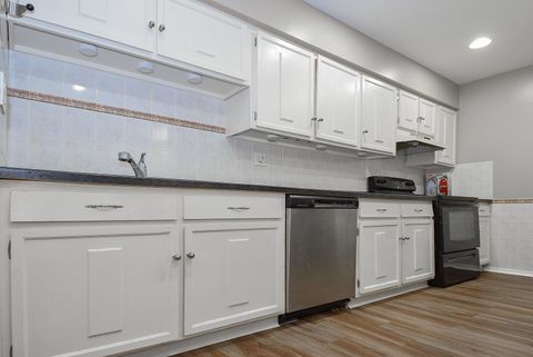 Tiny photo for 834 E Old Willow Road #210, Prospect Heights, IL 60070 (MLS # 12496177)