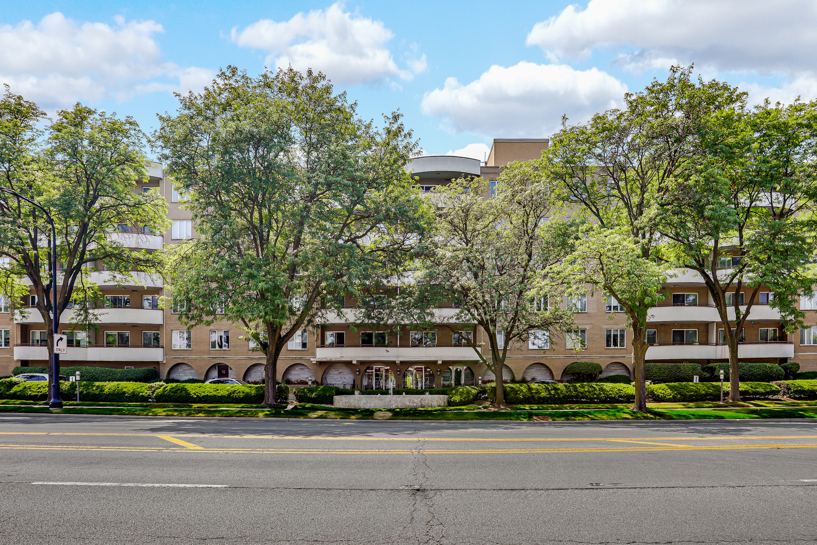 6400 N Cicero Avenue 213