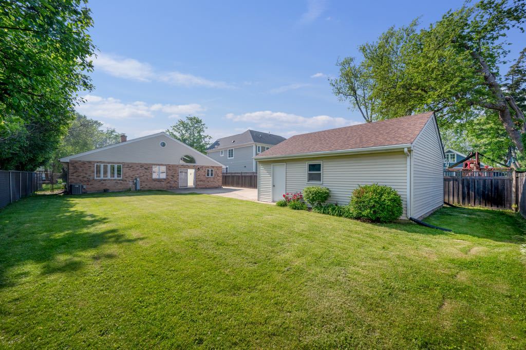839 Meadowlark Lane
