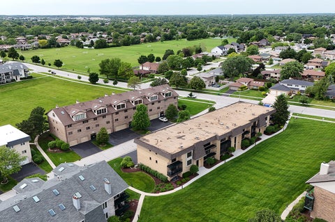 Tiny photo for 15703 Old Orchard Court #1S, Orland Park, IL 60462 (MLS # 12657382)