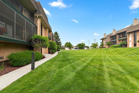 Tiny photo for 15703 Old Orchard Court #1S, Orland Park, IL 60462 (MLS # 12657382)