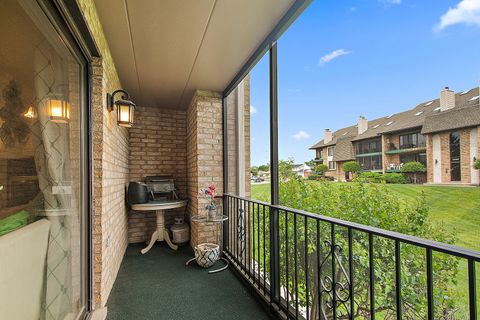 Tiny photo for 15703 Old Orchard Court #1S, Orland Park, IL 60462 (MLS # 12657382)
