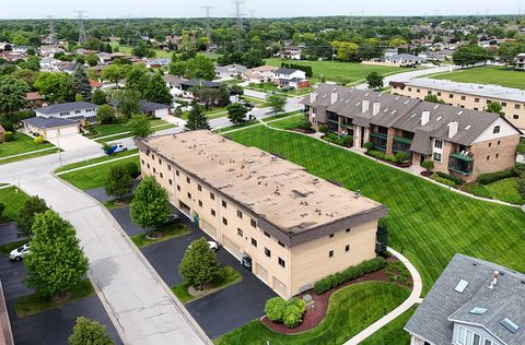 Tiny photo for 15703 Old Orchard Court #1S, Orland Park, IL 60462 (MLS # 12657382)