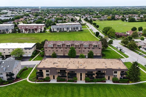 Tiny photo for 15703 Old Orchard Court #1S, Orland Park, IL 60462 (MLS # 12657382)