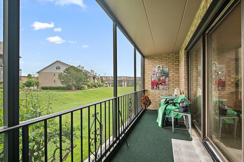 Tiny photo for 15703 Old Orchard Court #1S, Orland Park, IL 60462 (MLS # 12657382)