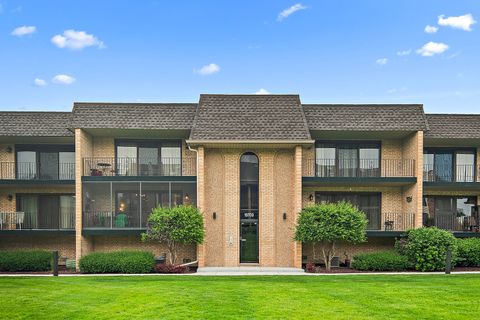 Photo of 15703 Old Orchard Court #1S, Orland Park, IL 60462 (MLS # 12657382)