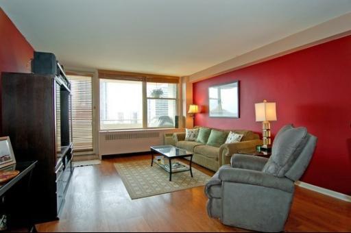 555 W CORNELIA Avenue 1501