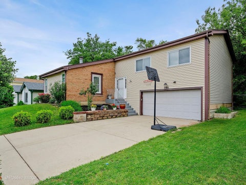 Photo of 290 LOVELAND Drive, Glendale Heights, IL 60139 (MLS # 12673474)