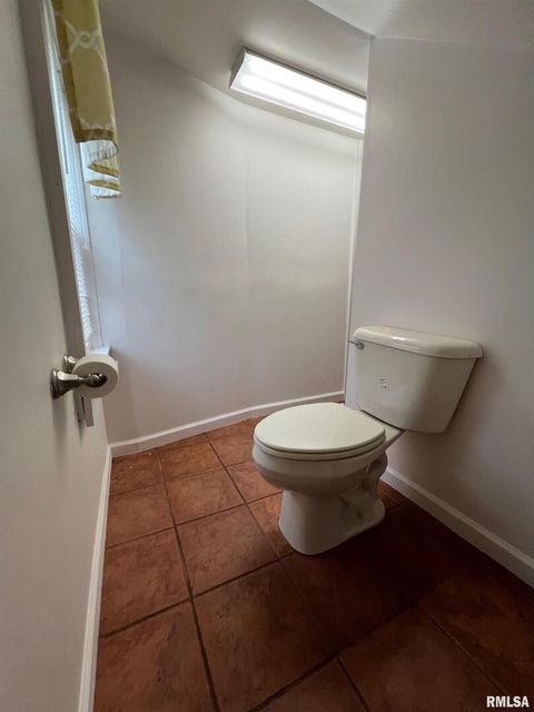 Tiny photo for 1508 E WALNUT Street, Carbondale, IL 62902 (MLS # EB460740)