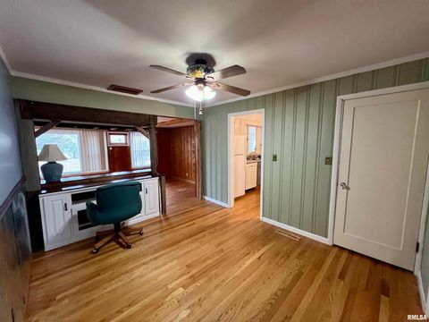 Tiny photo for 1508 E WALNUT Street, Carbondale, IL 62902 (MLS # EB460740)