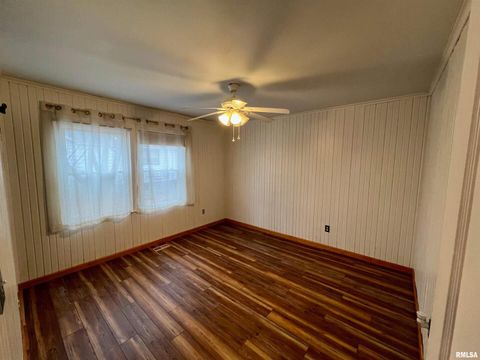 Tiny photo for 1508 E WALNUT Street, Carbondale, IL 62902 (MLS # EB460740)