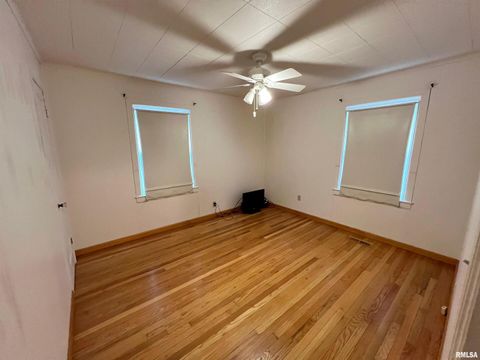 Tiny photo for 1508 E WALNUT Street, Carbondale, IL 62902 (MLS # EB460740)