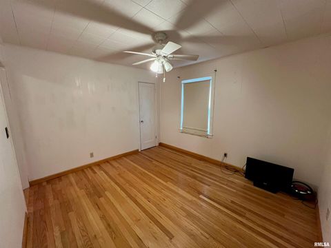 Tiny photo for 1508 E WALNUT Street, Carbondale, IL 62902 (MLS # EB460740)