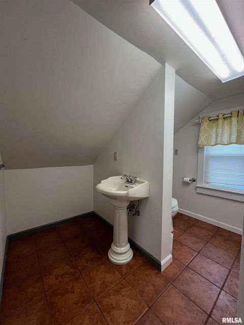 Tiny photo for 1508 E WALNUT Street, Carbondale, IL 62902 (MLS # EB460740)