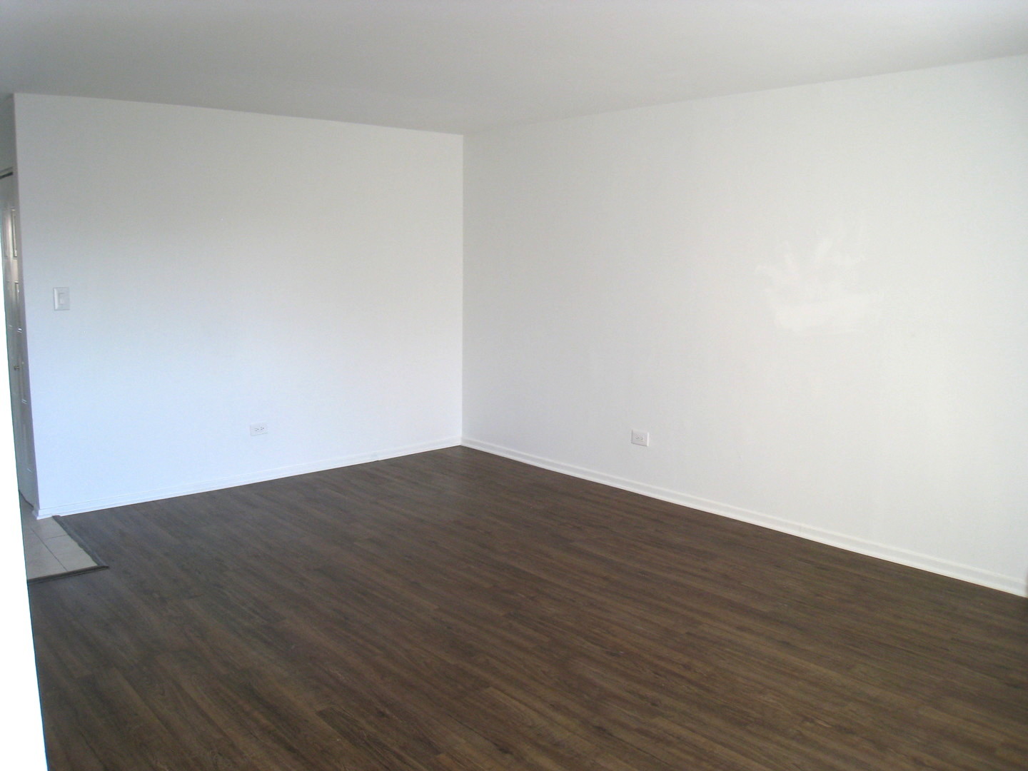 Schaumburg, Illinois 60193, United States, 2 Bedrooms Bedrooms, ,1 BathroomBathrooms,Residential,Active,201667