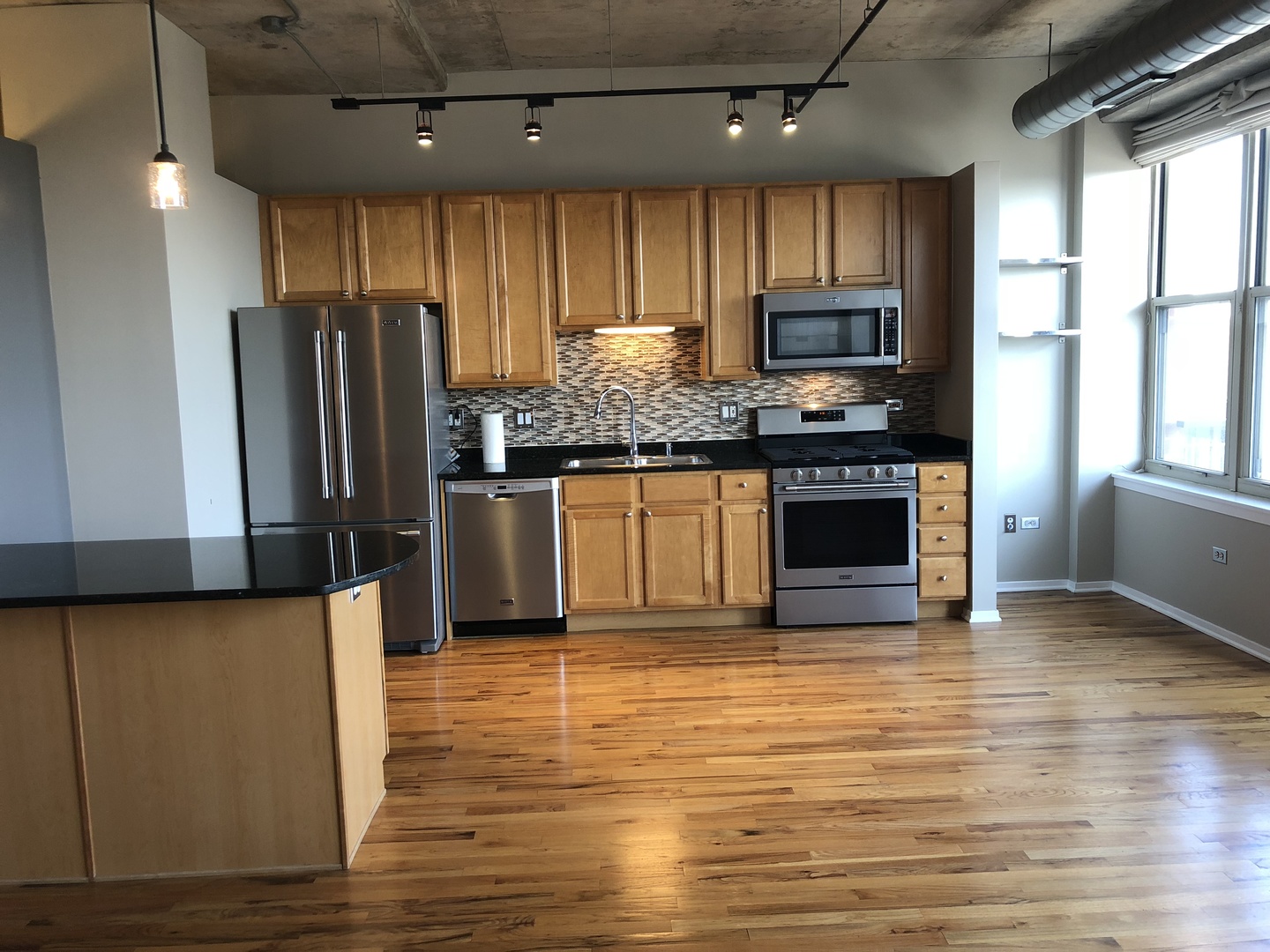 6 S Laflin Street 604