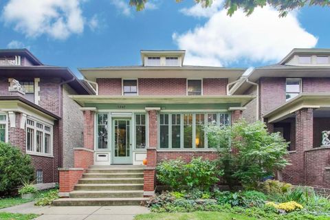 Photo of 5247 N Wayne Avenue, Chicago, IL 60640 (MLS # 12502304)