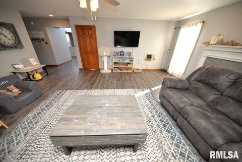 Tiny photo for 501 CARDINAL Drive, Mt Vernon, IL 62864 (MLS # EB460440)