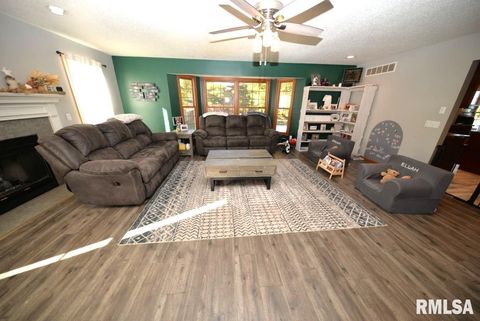 Tiny photo for 501 CARDINAL Drive, Mt Vernon, IL 62864 (MLS # EB460440)