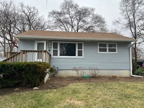 Photo of 1913 Apache Road, Waukegan, IL 60087 (MLS # 12586302)