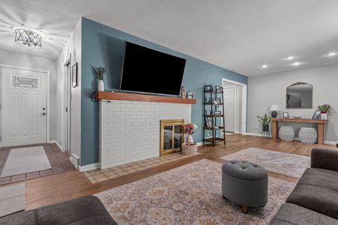 Tiny photo for 2327 Salem Court, Bettendorf, IA 52722 (MLS # 12690755)