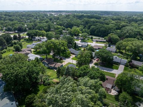 Tiny photo for 2327 Salem Court, Bettendorf, IA 52722 (MLS # 12690755)