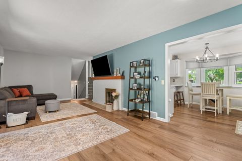 Tiny photo for 2327 Salem Court, Bettendorf, IA 52722 (MLS # 12690755)