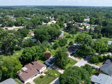 Tiny photo for 2327 Salem Court, Bettendorf, IA 52722 (MLS # 12690755)
