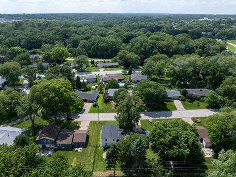 Tiny photo for 2327 Salem Court, Bettendorf, IA 52722 (MLS # 12690755)