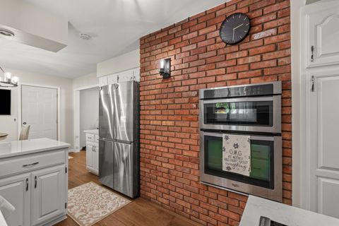 Tiny photo for 2327 Salem Court, Bettendorf, IA 52722 (MLS # 12690755)