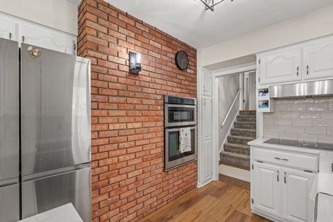 Tiny photo for 2327 Salem Court, Bettendorf, IA 52722 (MLS # 12690755)