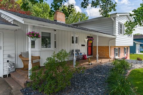 Tiny photo for 2327 Salem Court, Bettendorf, IA 52722 (MLS # 12690755)