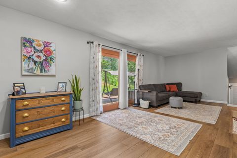 Tiny photo for 2327 Salem Court, Bettendorf, IA 52722 (MLS # 12690755)