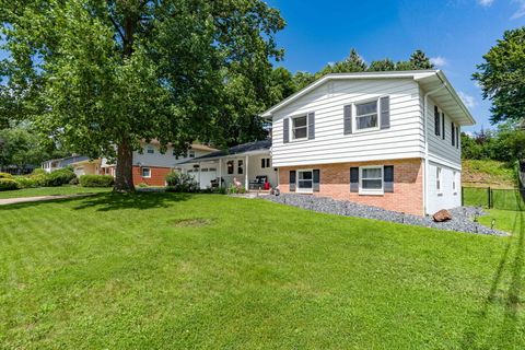 Tiny photo for 2327 Salem Court, Bettendorf, IA 52722 (MLS # 12690755)
