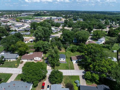 Tiny photo for 2327 Salem Court, Bettendorf, IA 52722 (MLS # 12690755)