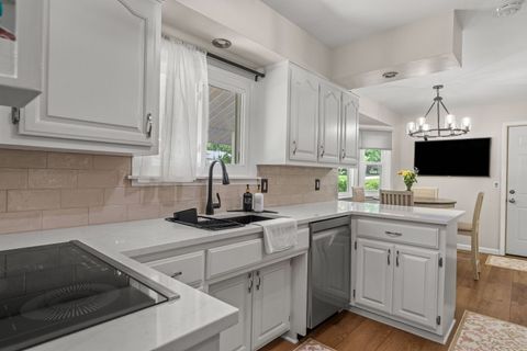 Tiny photo for 2327 Salem Court, Bettendorf, IA 52722 (MLS # 12690755)