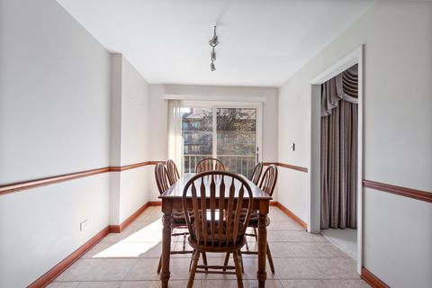 Tiny photo for 22 Park Lane #204, Park Ridge, IL 60068 (MLS # 12620534)