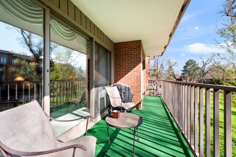 Tiny photo for 22 Park Lane #204, Park Ridge, IL 60068 (MLS # 12620534)