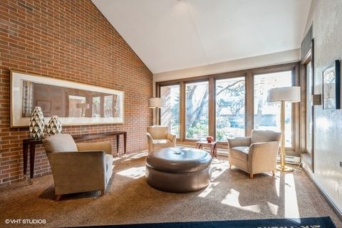 Tiny photo for 22 Park Lane #204, Park Ridge, IL 60068 (MLS # 12620534)