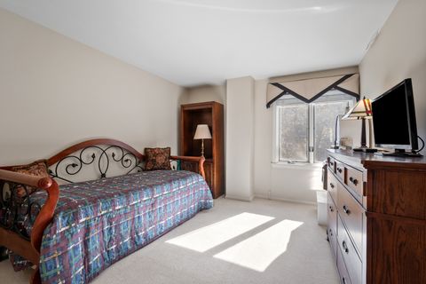 Tiny photo for 22 Park Lane #204, Park Ridge, IL 60068 (MLS # 12620534)