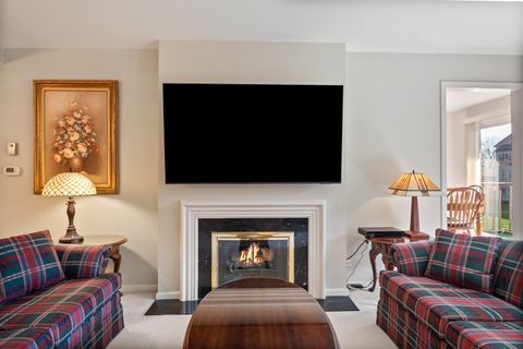 Tiny photo for 22 Park Lane #204, Park Ridge, IL 60068 (MLS # 12620534)