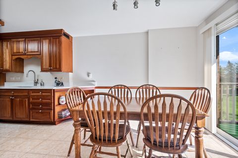 Tiny photo for 22 Park Lane #204, Park Ridge, IL 60068 (MLS # 12620534)