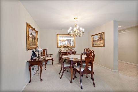 Tiny photo for 22 Park Lane #204, Park Ridge, IL 60068 (MLS # 12620534)