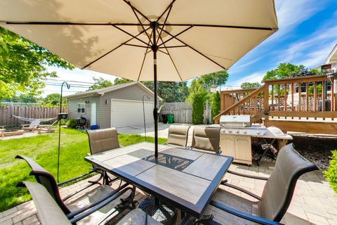 Tiny photo for 1721 S CUMBERLAND Avenue, Park Ridge, IL 60068 (MLS # 12698744)