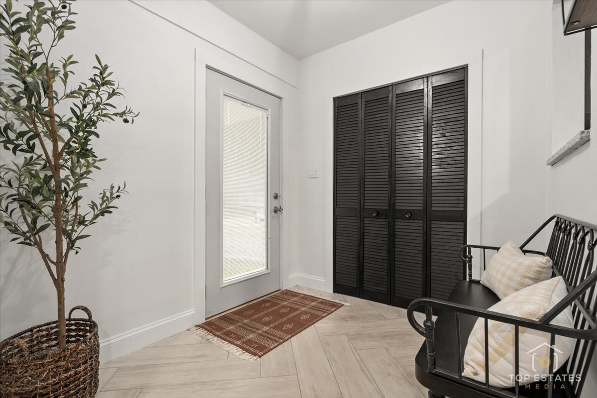 957 Country Lane
