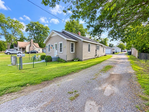 Tiny photo for 210 W 20th Street, Metropolis, IL 62960 (MLS # 12762505)
